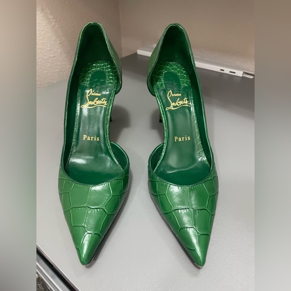 Christian Louboutin Green Size 7 women’s pumps. Sexy and Classy statement piece. - Picture 5 of 6